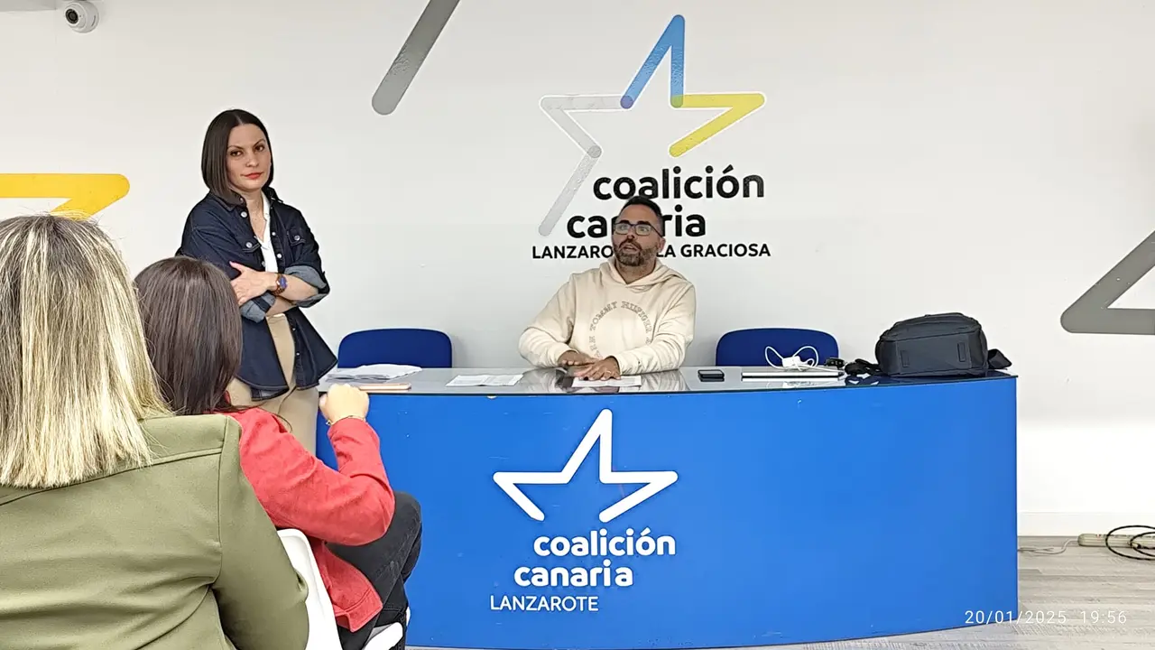 Migdalia Machín, secretaria insular, y Echedey Eugenio, secretario de Organización, en una reunión anterior.