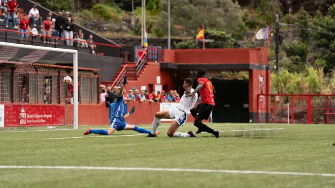 Una jugada del partido