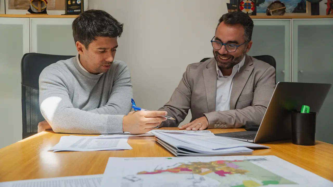 El concejal de Urbanismo, Maciot Cabrera con el teniente de alcalde, Echedey Eugenio