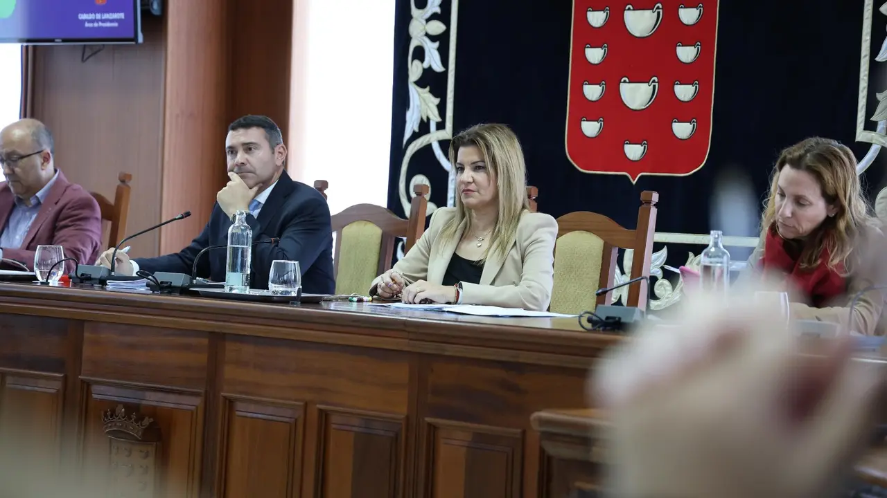 El presidente del Cabildo, Oswaldo Betancort, y la vicepresidenta María Jesús Tovar