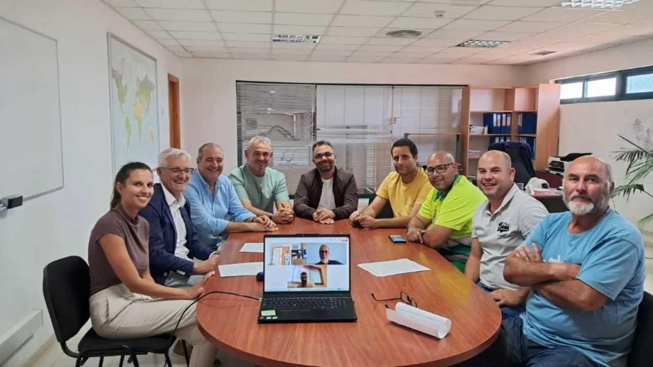 Un momento de la reunión que puso fin a la huelga