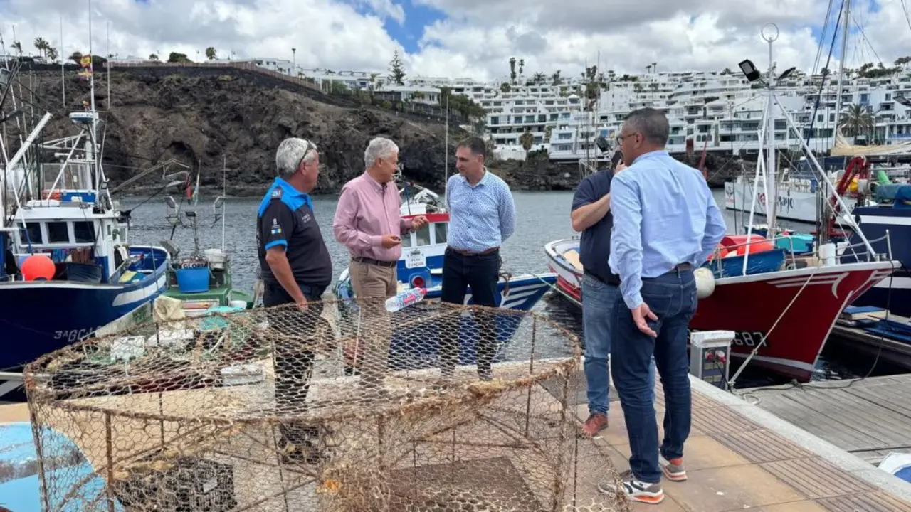 Un momento de la visita al muelle