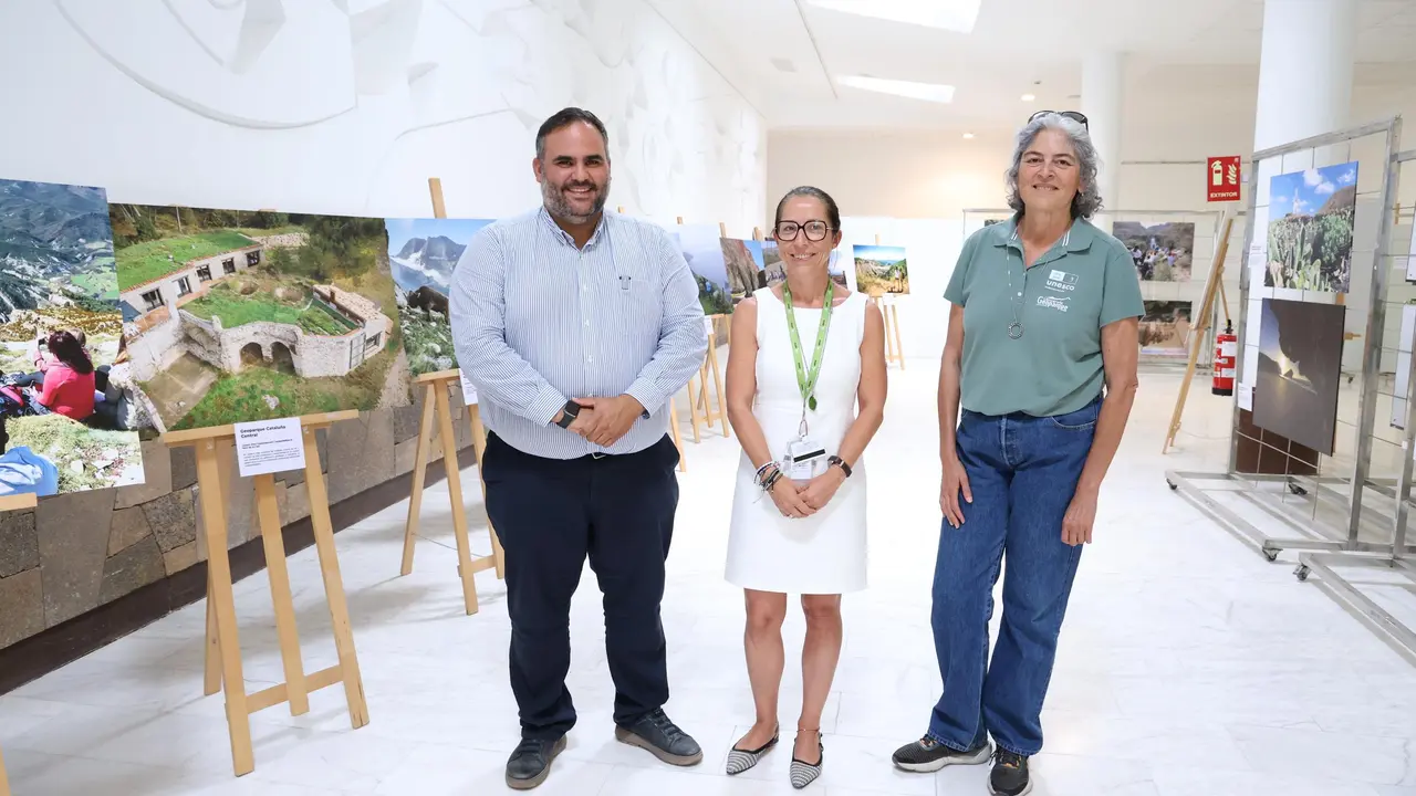 INAUGURACION EXPOSICION GEOPARQUE EN AENA (1)