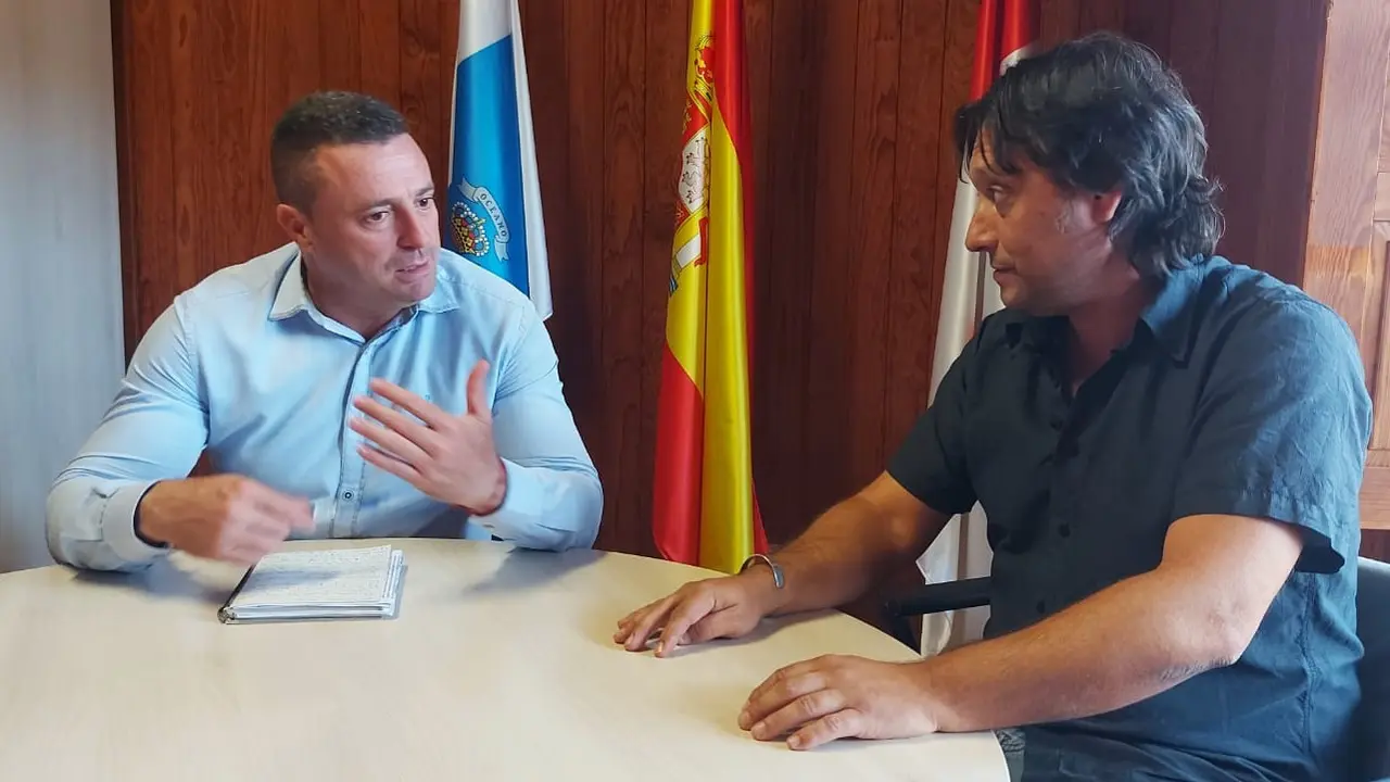 El alcalde de Yaiza y el director de la Escuela de Idiomas