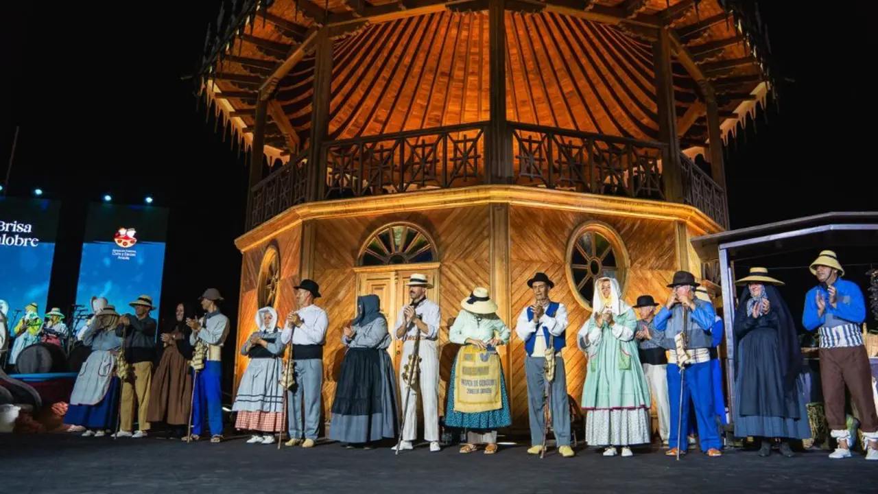 Presentación de la nueva vestimenta