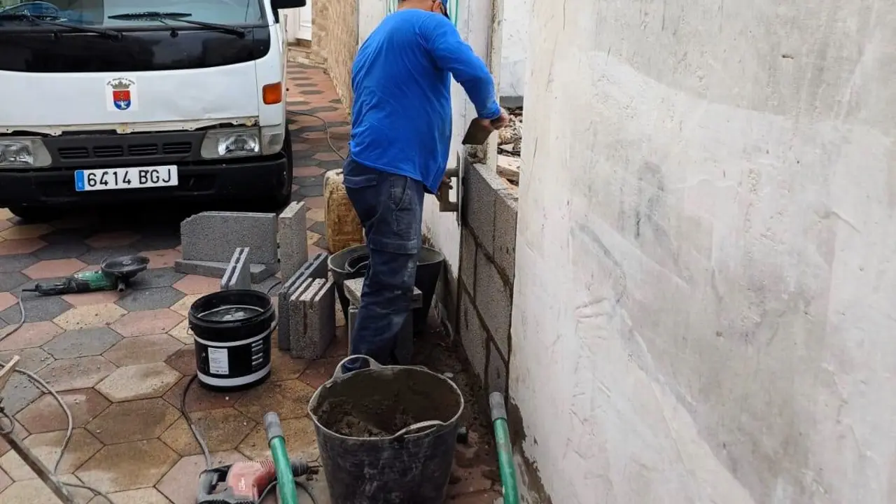 El Ayuntamiento de Arrecife ha tapiado un nuevo ' fumadero de drogas' el décimo en menos de un año