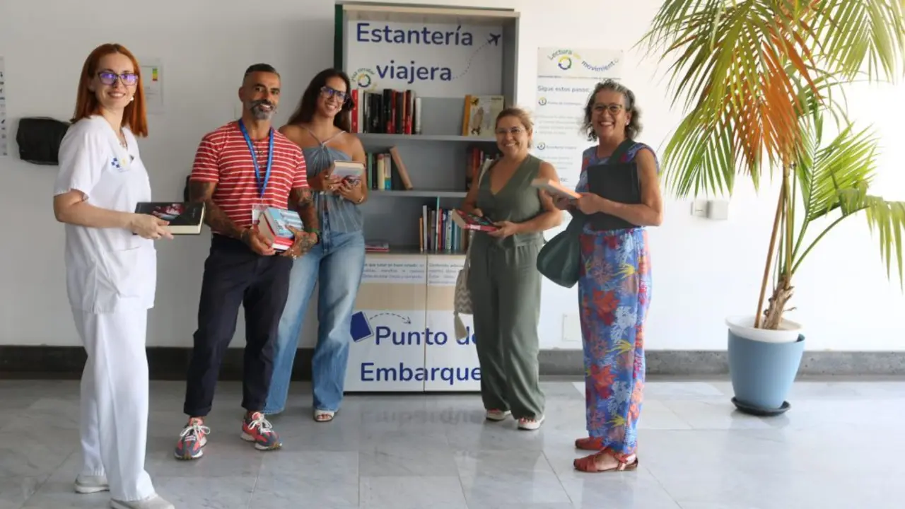 Estanter&iacute;a con los libros&nbsp;