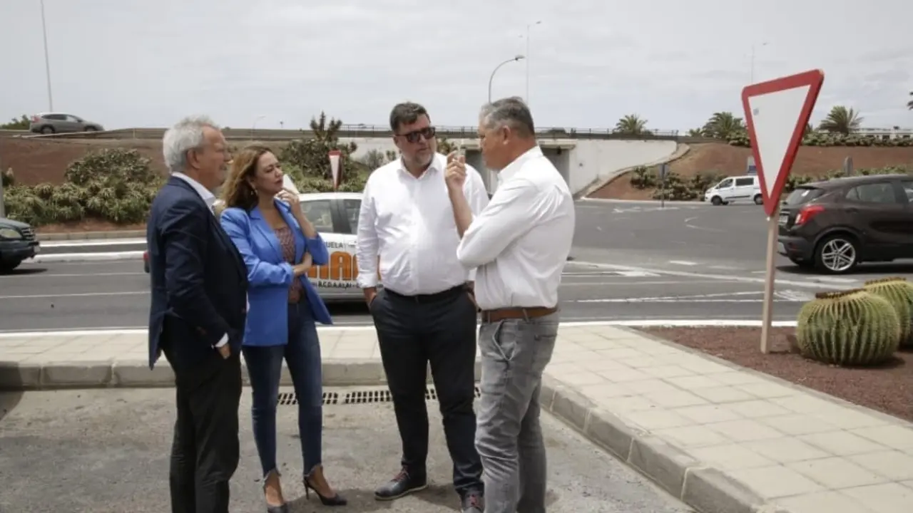 Cargos públicos del PSOE durante una visita a Playa Honda