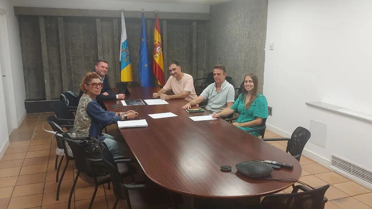 reunión en la sede de Puertos Canarios