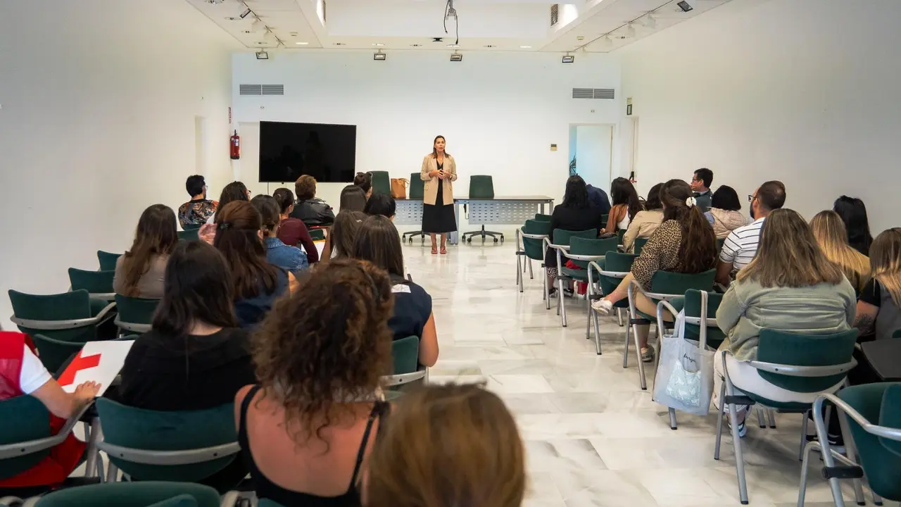 Maite Corujo en reunión con el Tercer sector.