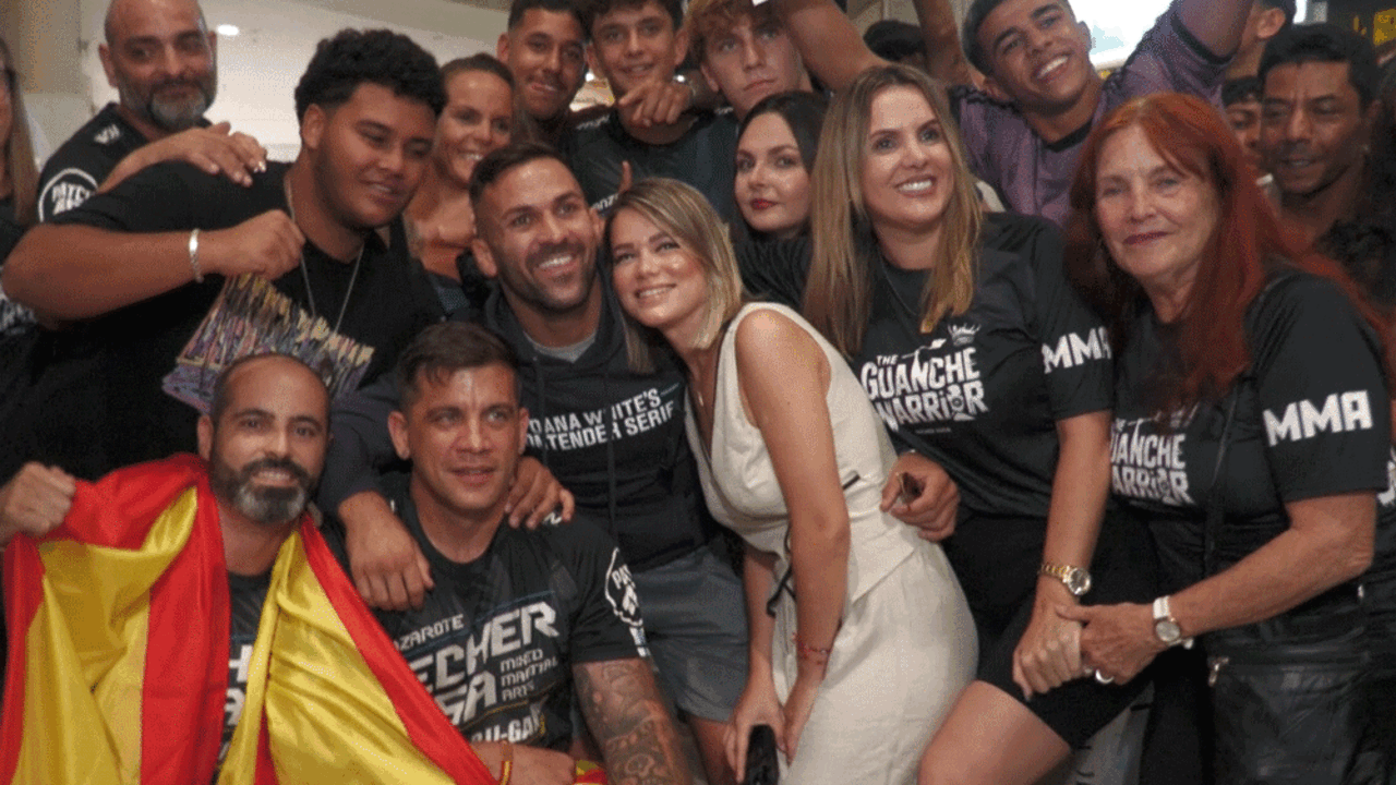 Recibimiento a Hecher Sosa en el aeropuerto de Lanzarote