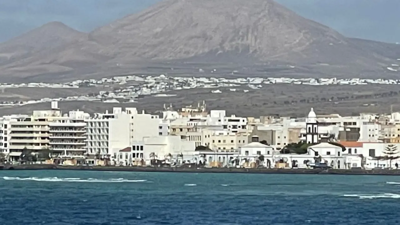 Vista de Arrecife desde el mar