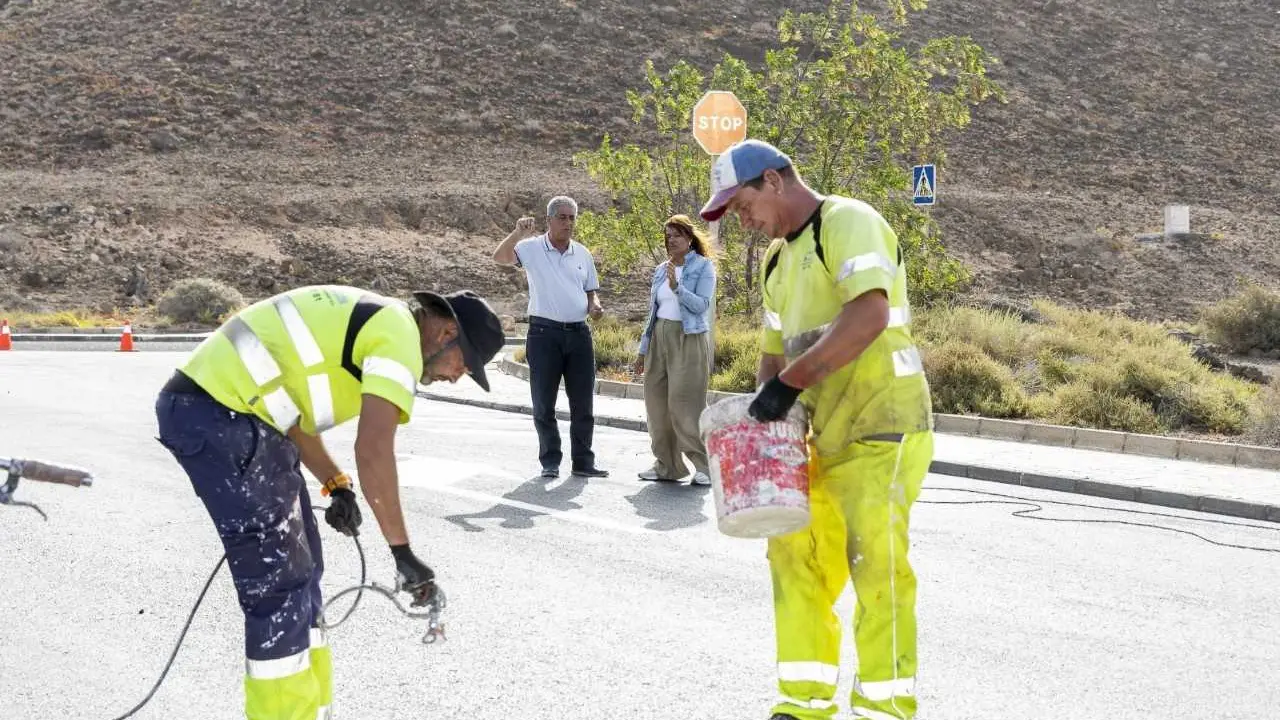 <p>Teguise destina más de 1,5 millones de euros a renovar el asfaltado de cinco pueblos: Mozaga, Muñique, Soo, Tao y Tiagua</p>
