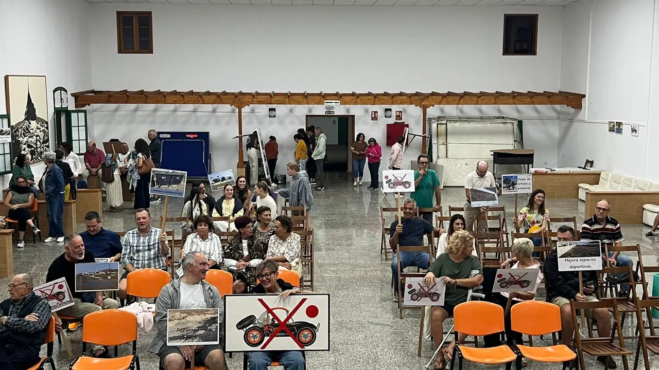 Reunión de vecinos de Guatiza con el Ayuntamiento de Teguise
