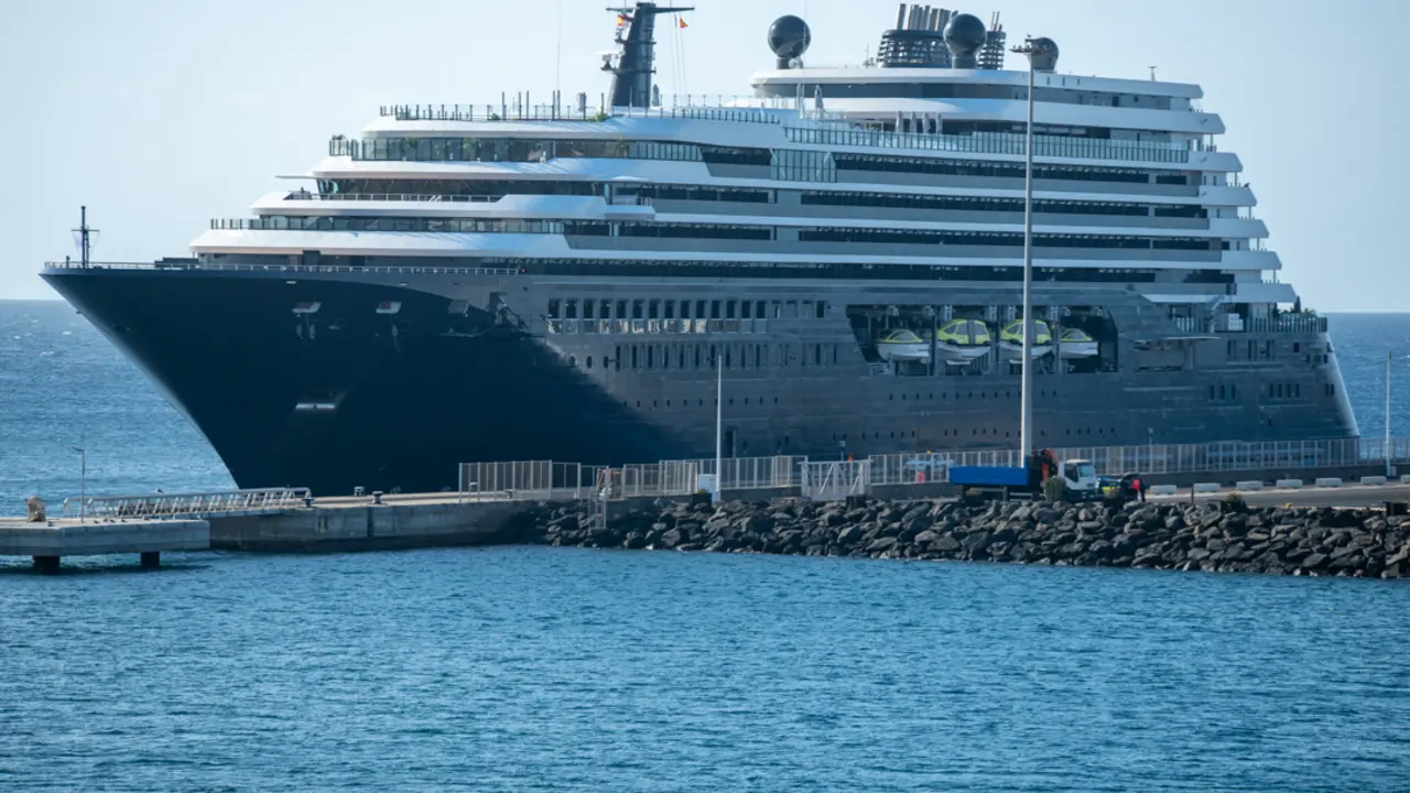 El Luminara atracado hoy en el muelle de cruceros de Arrecife, Lanzarote, Islas Canarias 