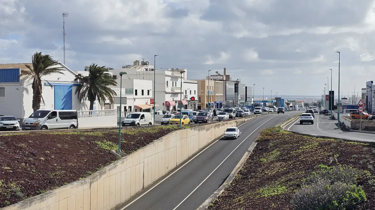 El entorno de la carretera insular que une los barrios de Argana Ata y Baja dar&aacute; un buen cambio con esta interveci&oacute;n paisaj&iacute;stica 