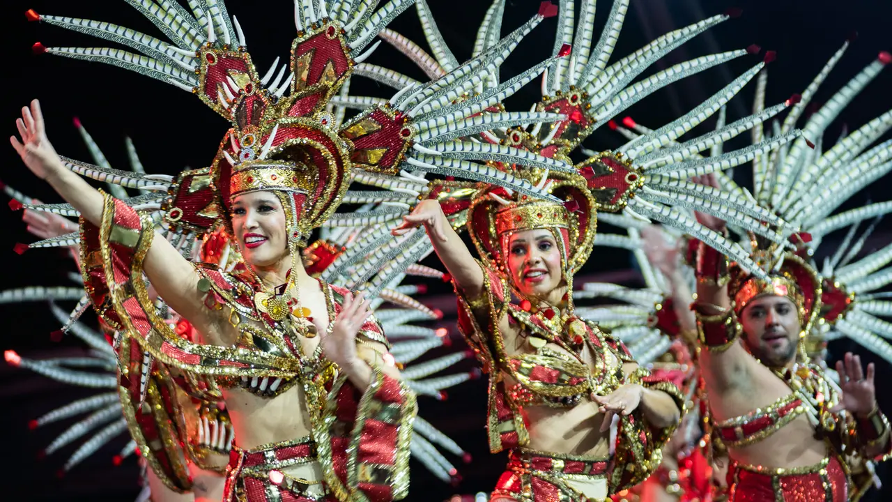 Actuaci&oacute;n de una comparsa