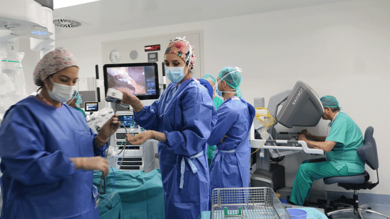 Actvidad quir&uacute;rgica en el Molina Orosa