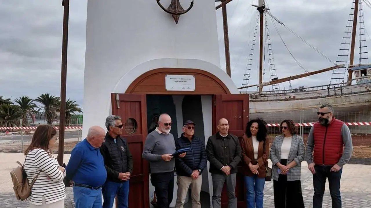 Lanzarote recuerda a
las v&iacute;ctimas del terrorismo del barco Cruz del Mar