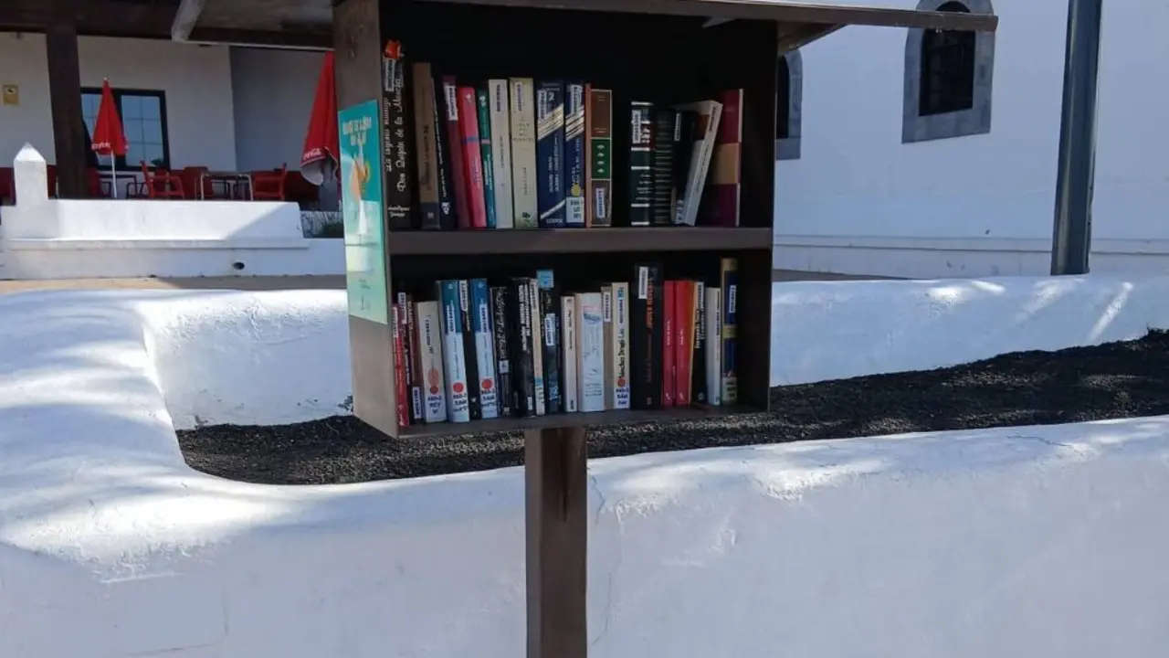 Una de las casitas de libros de T&iacute;as