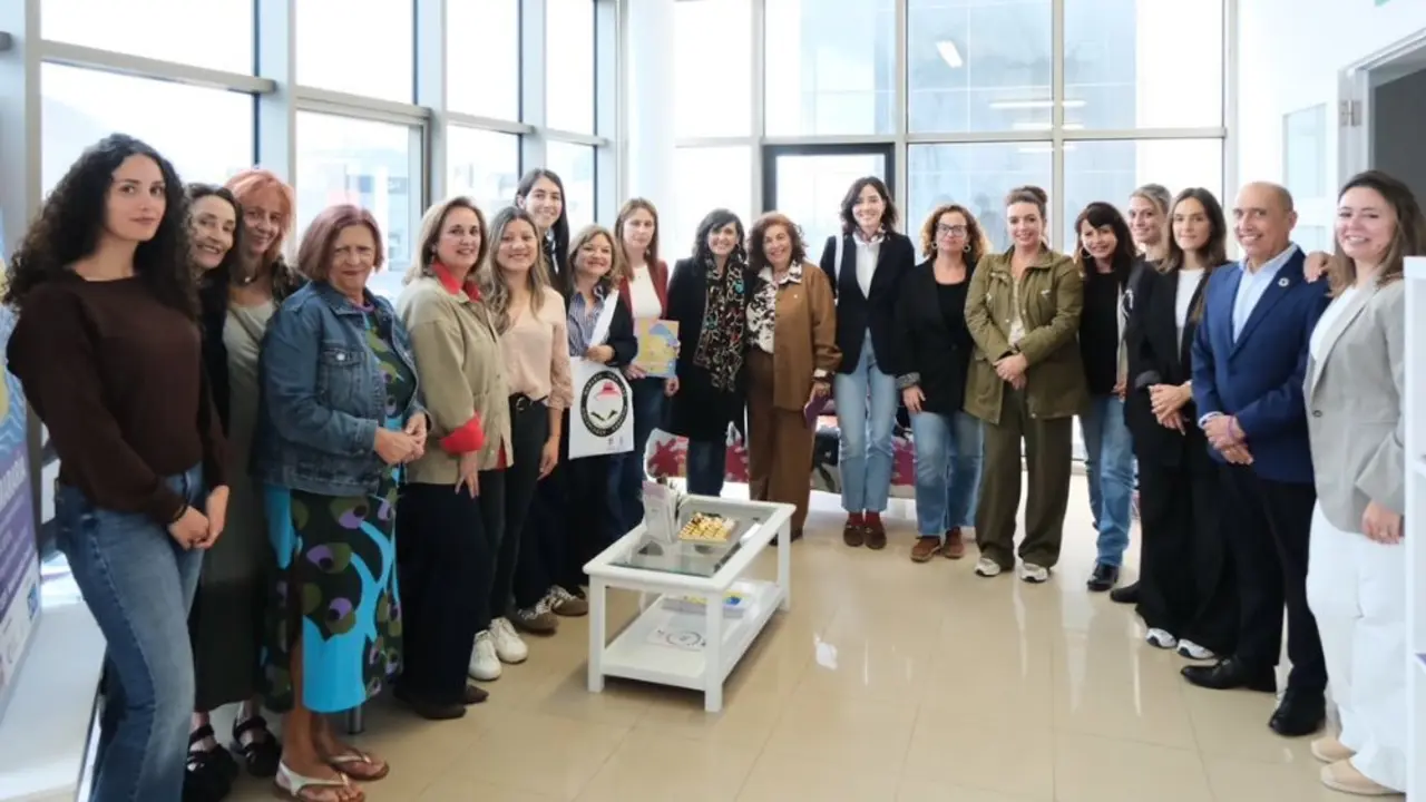 La secretaria de Estado de Igualdad, Mar&iacute;a Guijarro, visita la asociaci&oacute;n Marar&iacute;a