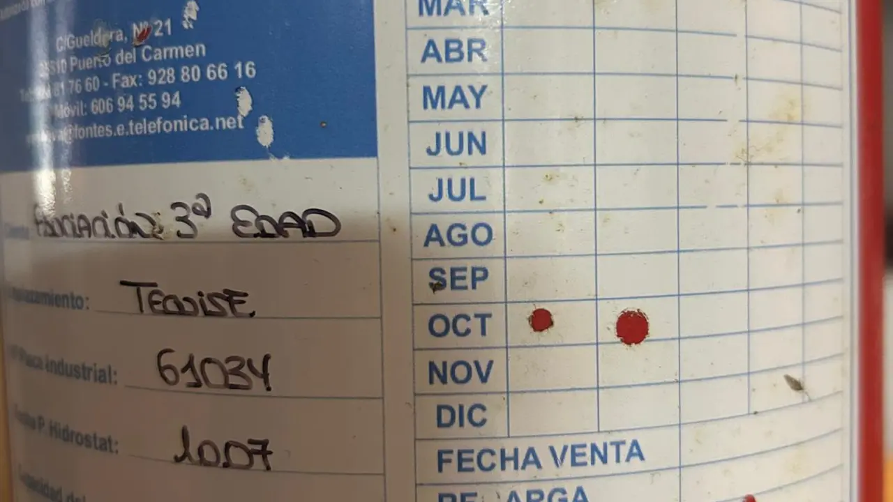 Uno de los extintores denunciados en Teguise