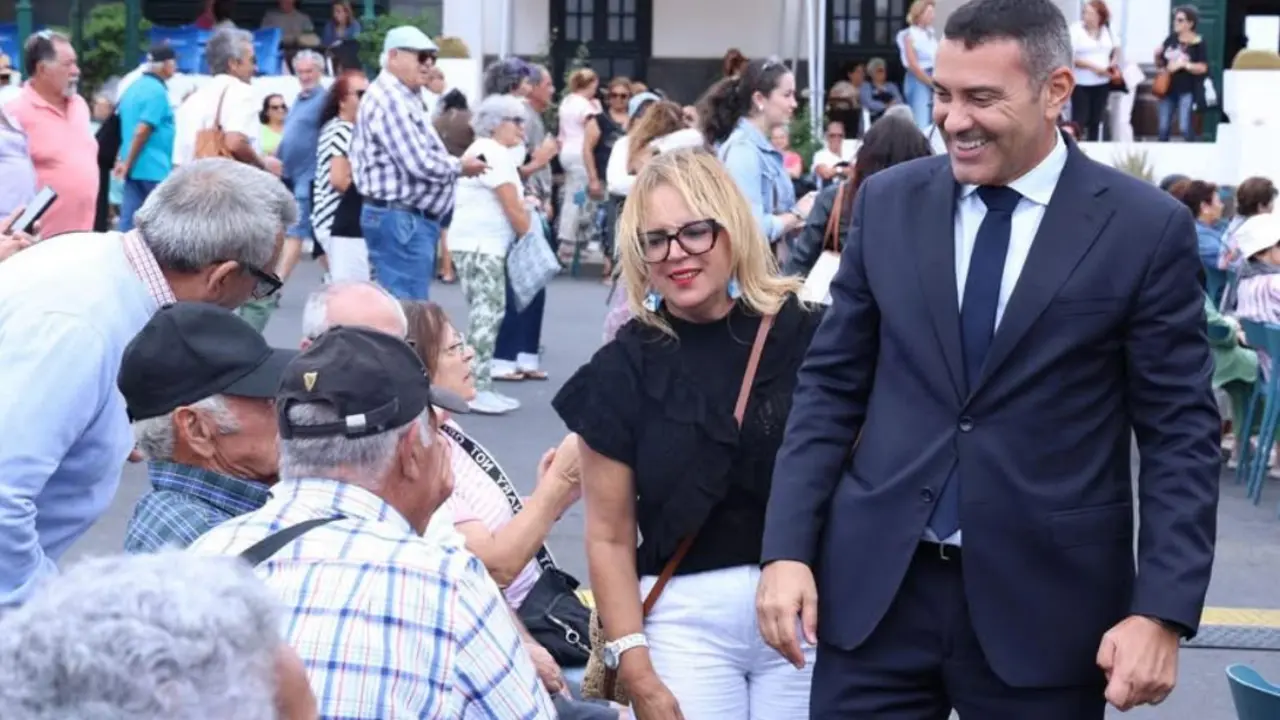 Oswaldo Betancort junto a Nori Mach&iacute;n