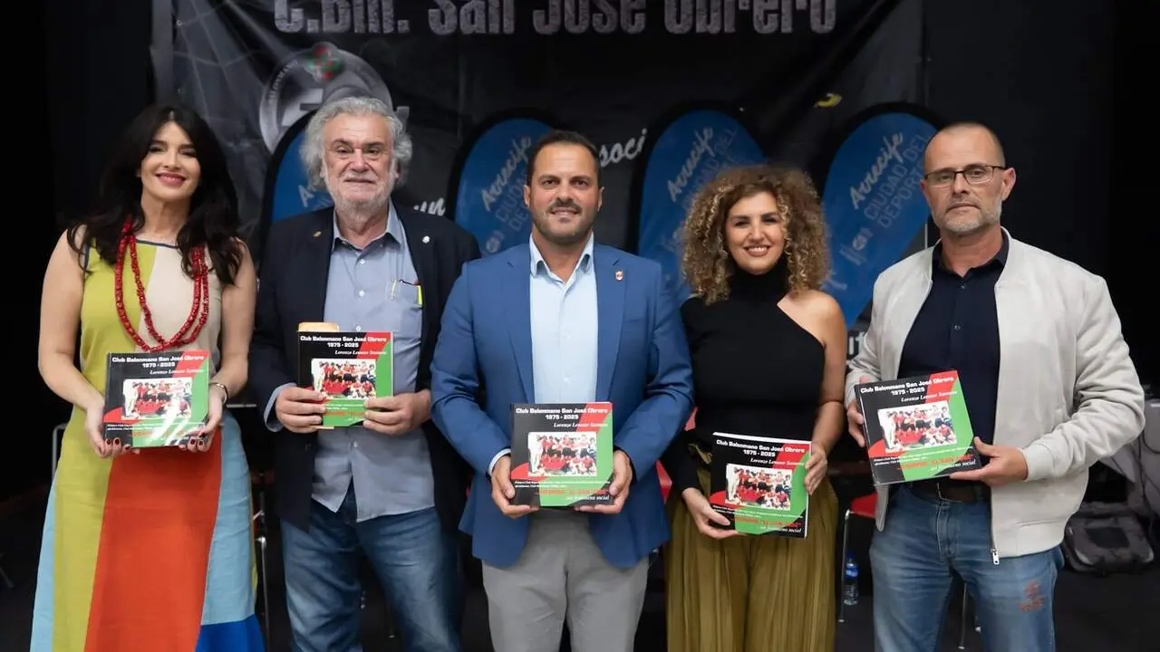 El Ayuntamiento de Arrecife edita un libro conmemorativo del 50 aniversario del Club Balonmano San Jos&eacute; Obrero, unido a la historia del barrio de Titerroy