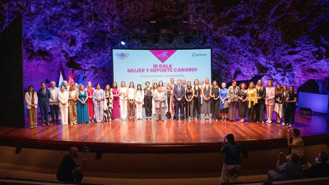 FOTO. Canarias reconoce en Lanzarote a una veintena de referentes del deporte femenino