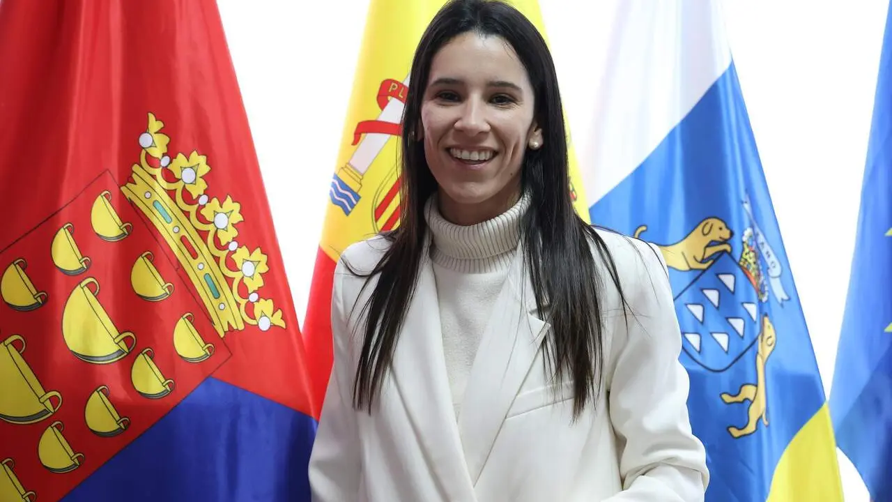 AROA REVELO