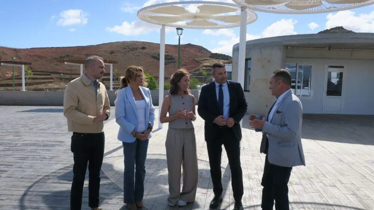 Visita al futuro parque de Tinajo