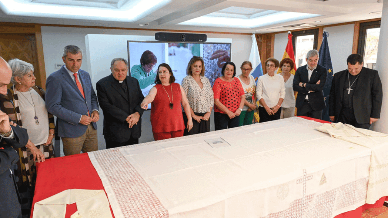 Regalo institucional para la visita del Papa