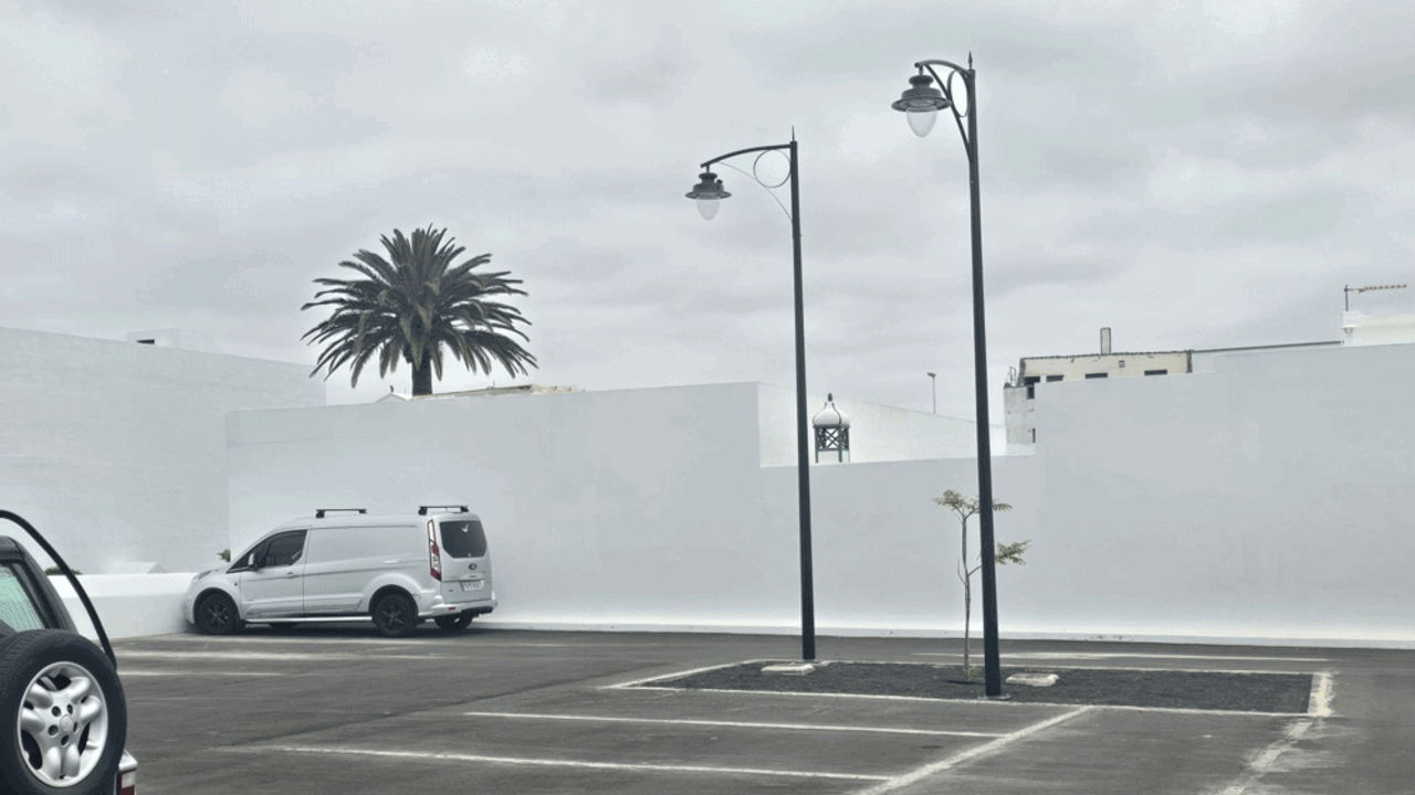 Aparcamiento en San Bartolom&eacute;