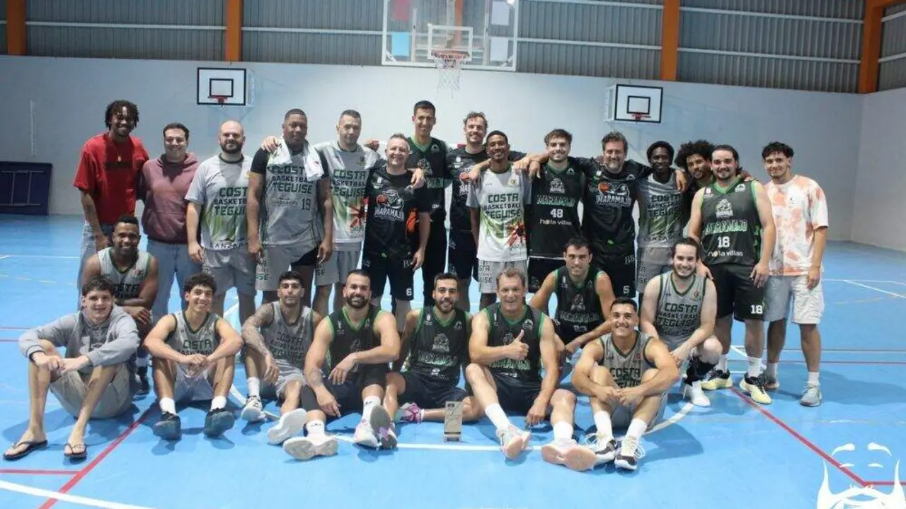 Jugadores del Costa Teguise y Maramajo