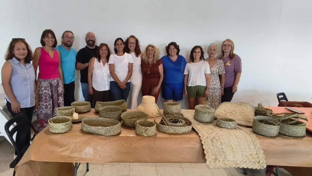 grupo de empleita en Las Bre&ntilde;as