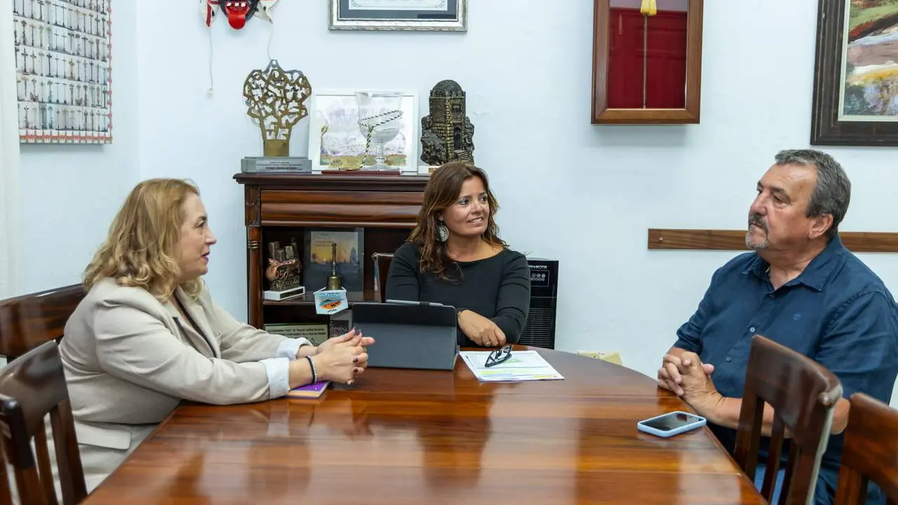 Reuni&oacute;n Directora de Vivienda GobCan.  (1)