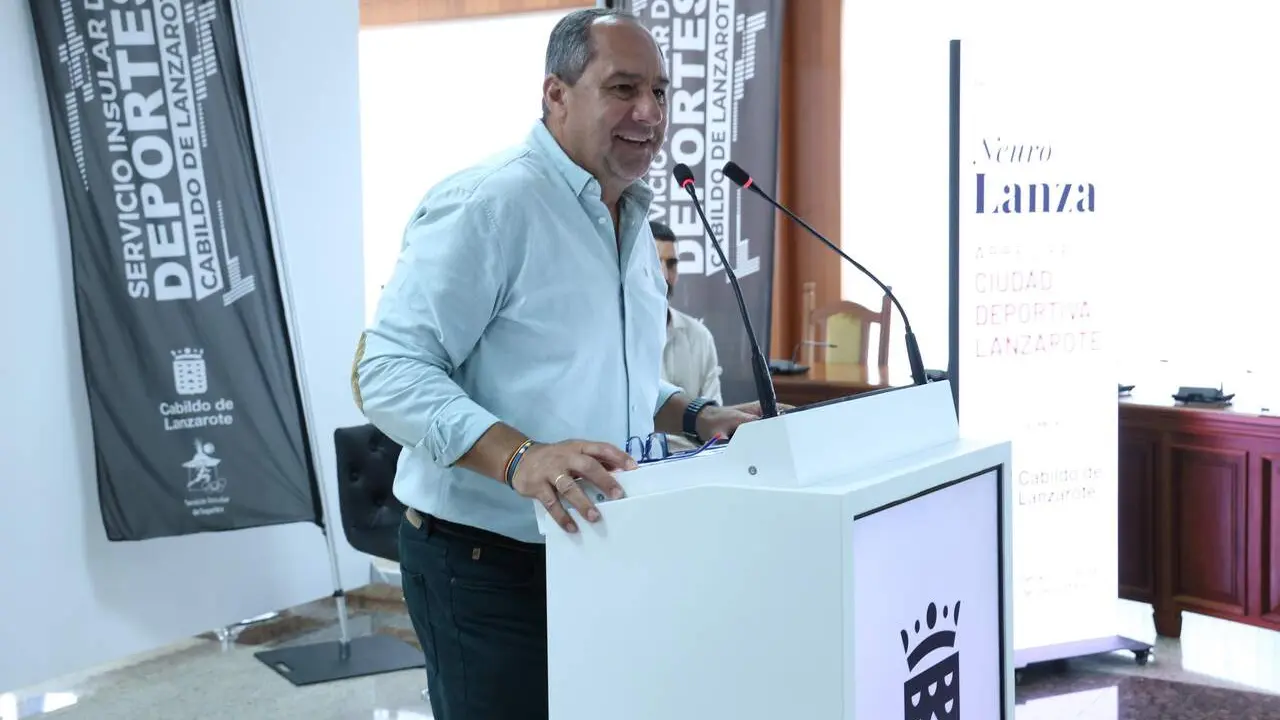 El consejero de Actividad F&iacute;sica y Deportes, Juan Monz&oacute;n (5)