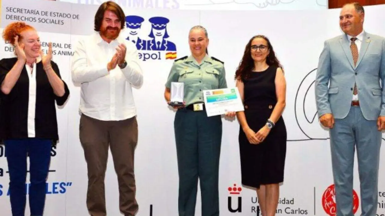 Galard&oacute;n Nacional de Oro a las iniciativas y buenas pr&aacute;cticas en la protecci&oacute;n animal a la sargento del Seprona de la Guardia Civil en Lanzarote, Gloria Moreno