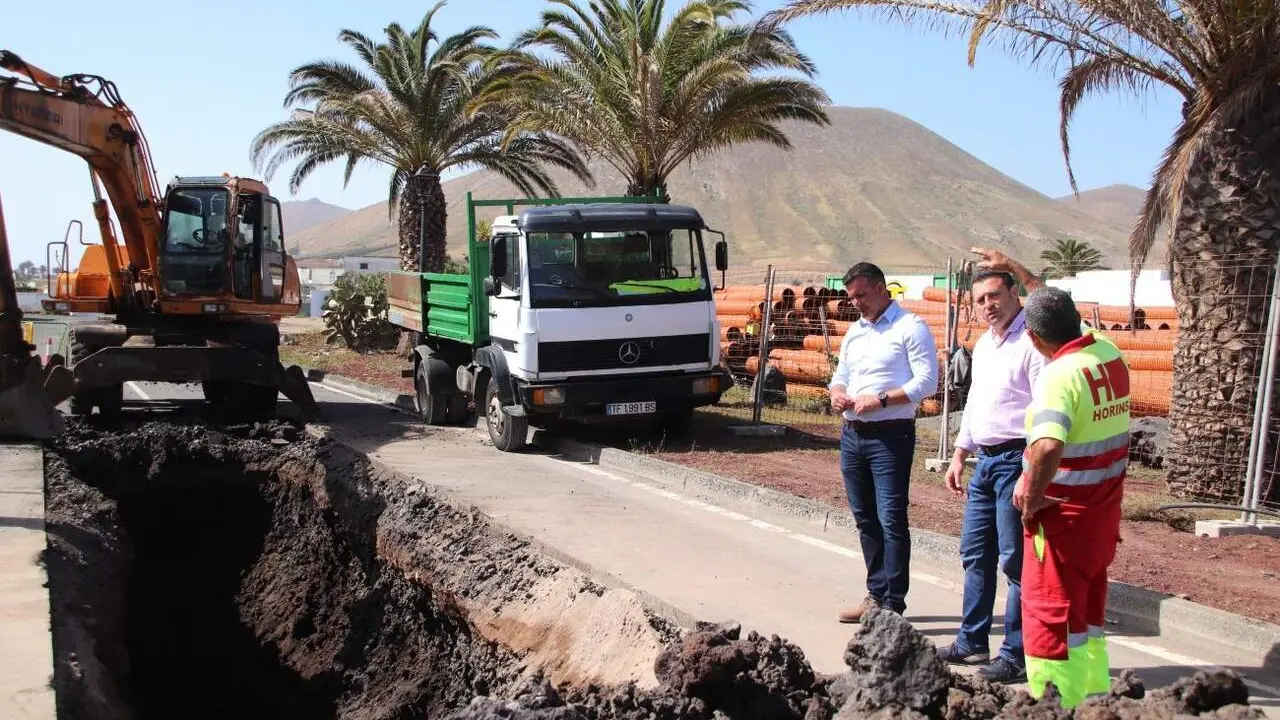 &Oacute;scar Noda visita obras en Uga (1)
