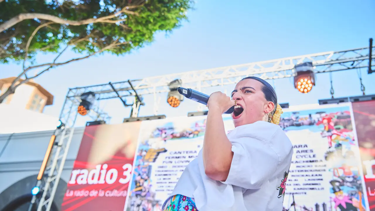 (AVANCE) AEV Radio 3 by _danicabe 28