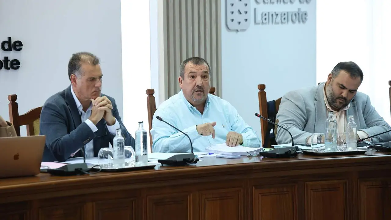 Miguel Angel Jimenez, consejero de Transporte del Cabildo de Lanzarote durante el pleno