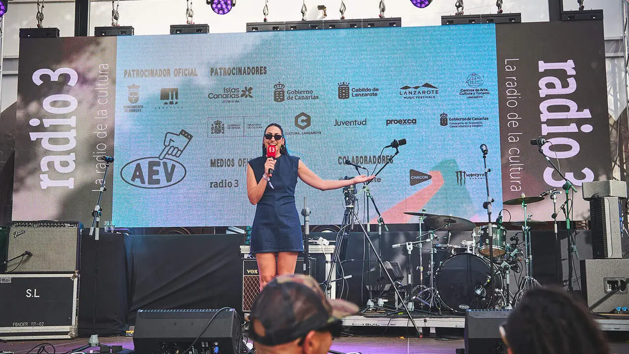 Fiesta AEV Radio3_Equipo by @danicabe 23_websize