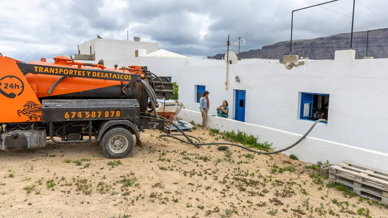 Vaciado de Pozos Negros La Graciosa (3)