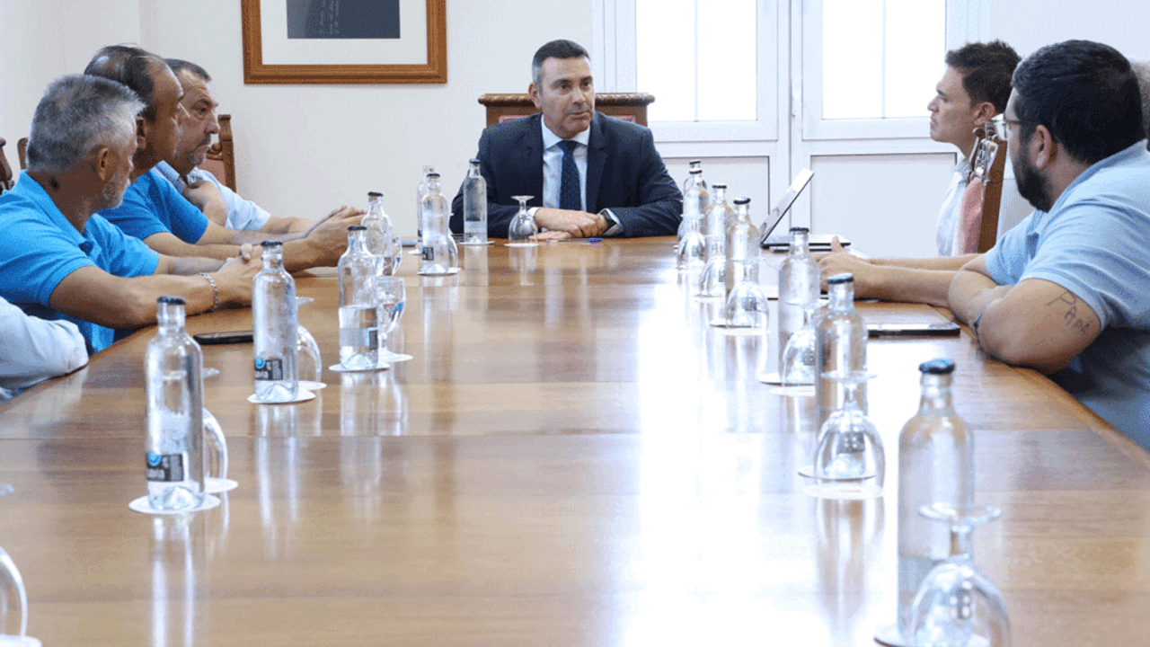 Reuni&oacute;n de los taxistas con el Cabildo