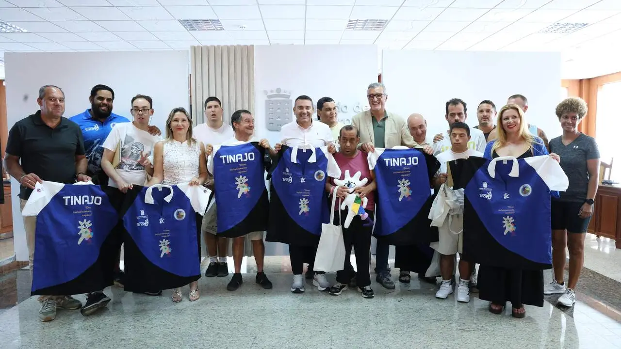 PRESENTACI&Oacute;N  EQUIPO INCLUSIVO LUCHA CANARIA  (3)