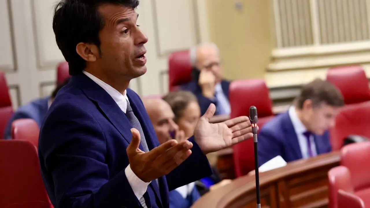 Marcos Bergaz (PSOE) durante una intervención en el pleno del parlamento 