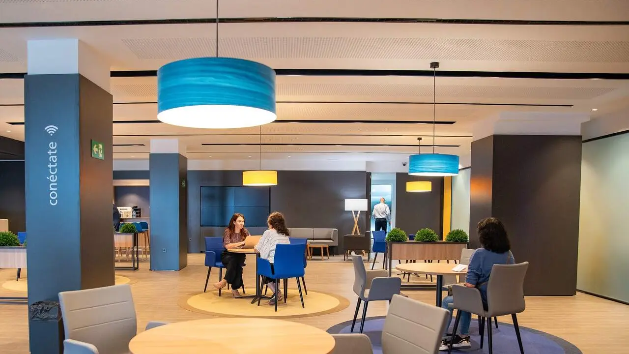 Oficina de CaixaBank en Canarias (1)
