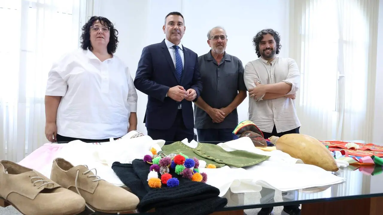 ENTREGA VESTIMENTA LOS BUCHES   (2)