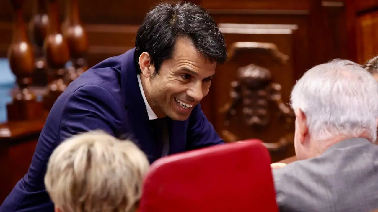 Marcos Bergaz (PSOE) durante un pleno del Parlamento de Canarias 