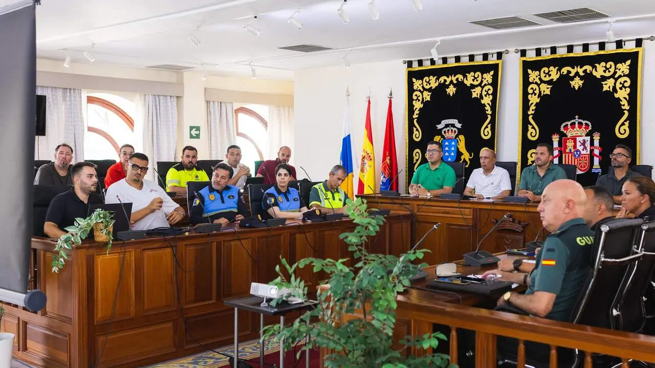 El alcalde Yonathan de Le&oacute;n presidi&oacute; hoy la Junta Local Extraordinaria de Seguridad para los despliegues por las Fiestas de San Gin&eacute;s 